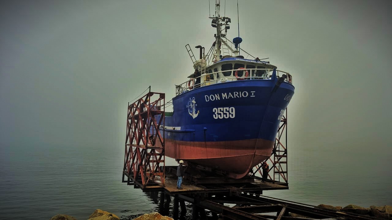 Embarcación Don Mario I en varadero, origen familiar de M&C Marine Solutions.